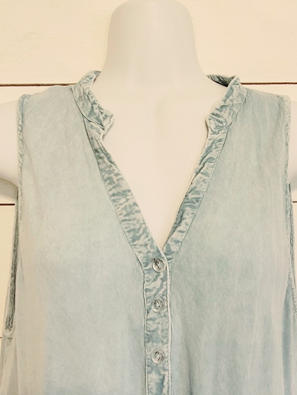 Light Chambray Wash Boho Sleeveless Button Midi Dress with Pockets - Picture 4 of 16